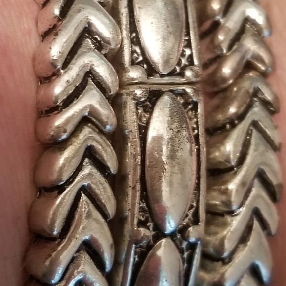 Premiere Design stretchy bracelets 6 - Picture 2 of 3